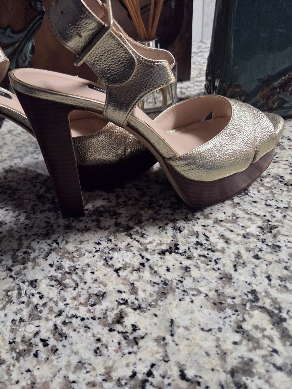 Metallic Gold leather Sandals • Thick Heel • Open Toe • Size 9
